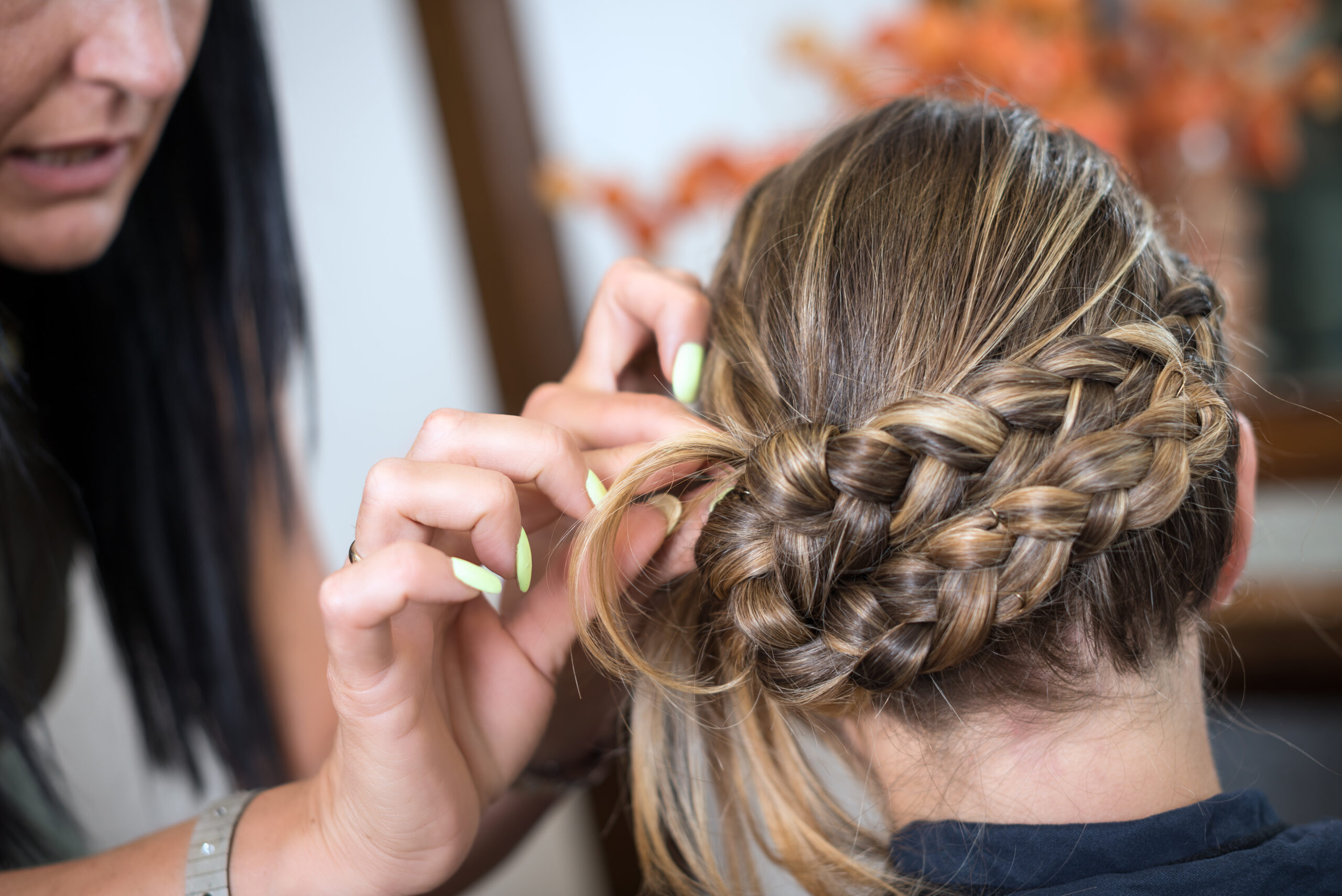 Airbrush makeup and hairdressing salon: Braid